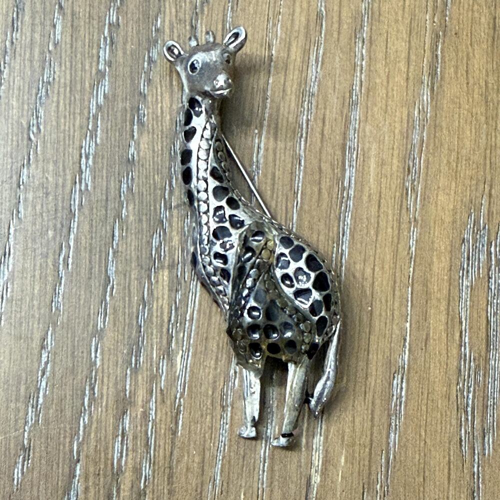 Giraffe‎ Brooch Pin Silver Tone Black Enamel Animal Figural Costume Jewelry Cute